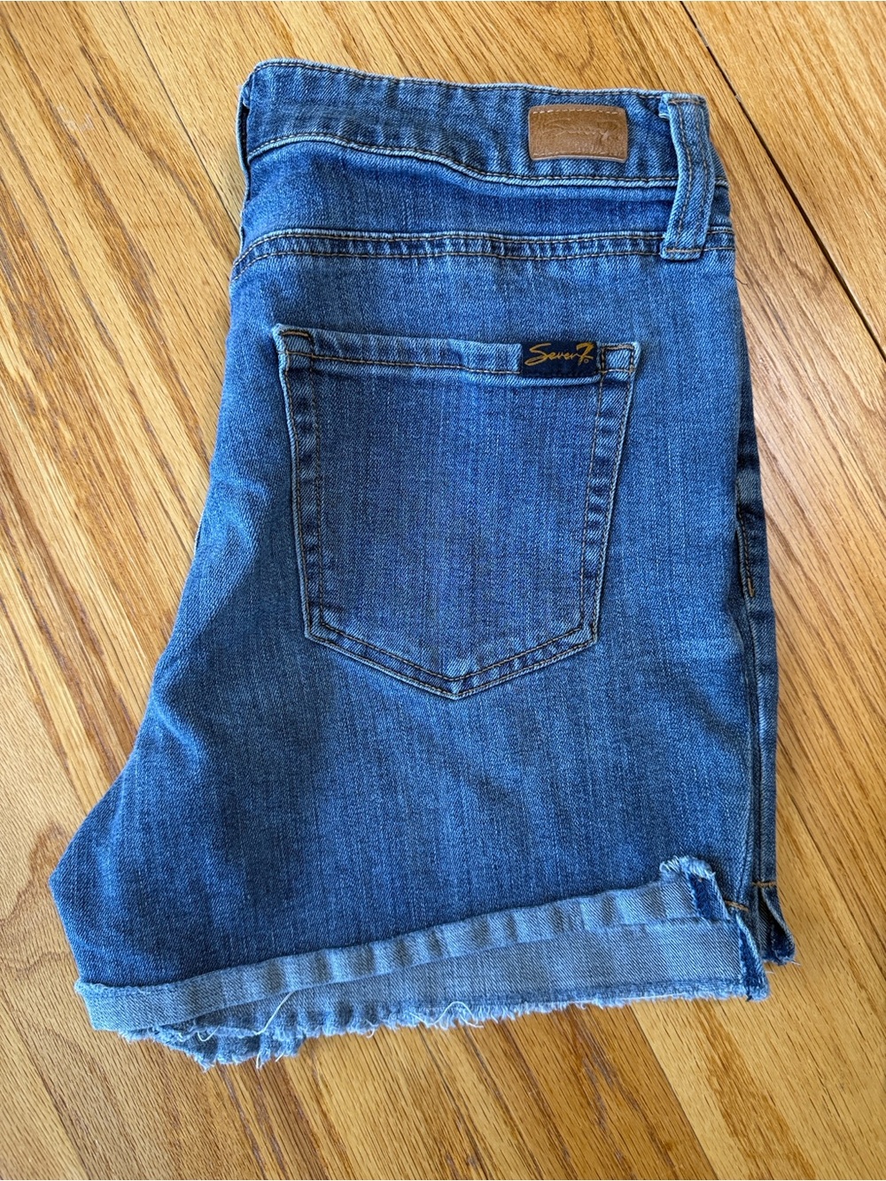 Seven7 women’s Jean shorts - Picture 2 of 6